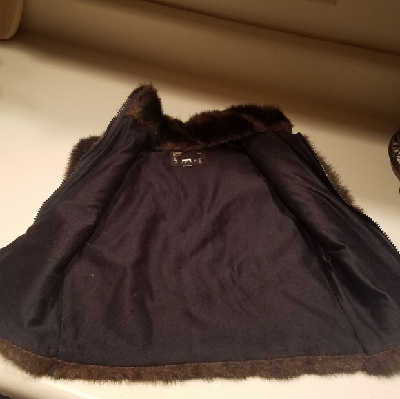 Beautiful size 4t to 5t real fur vest. Bought from - Picture 4 of 4